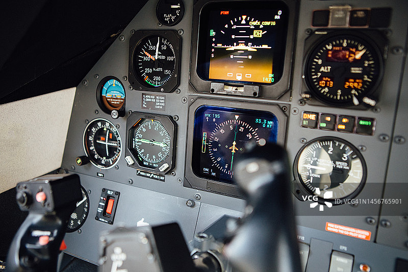 商务飞机Pilatus PC12的驾驶舱、驾驶台图片素材