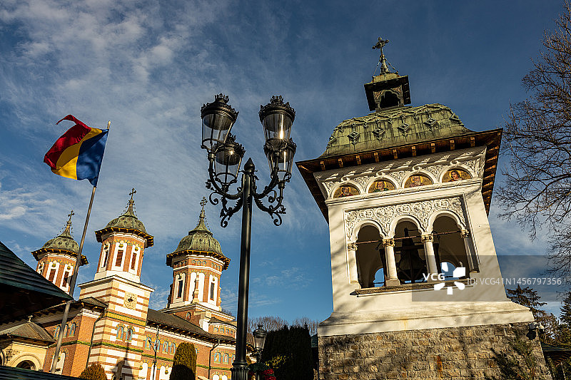 阳光明媚的锡纳亚修道院外墙图片素材