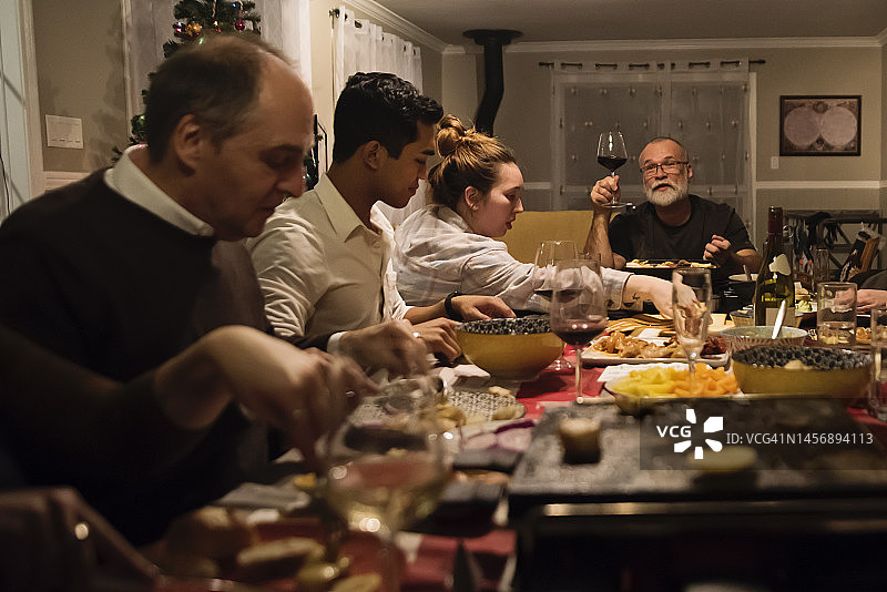 圣诞节家庭聚餐图片素材