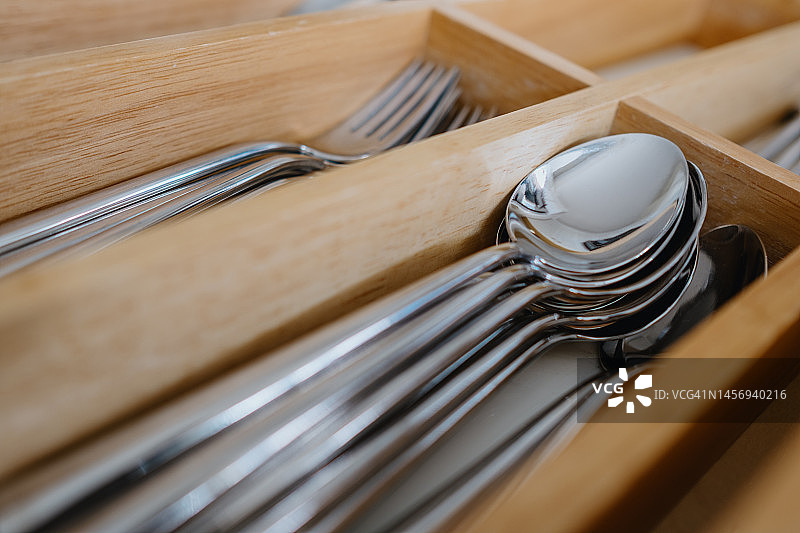 厨房抽屉里的器皿图片素材