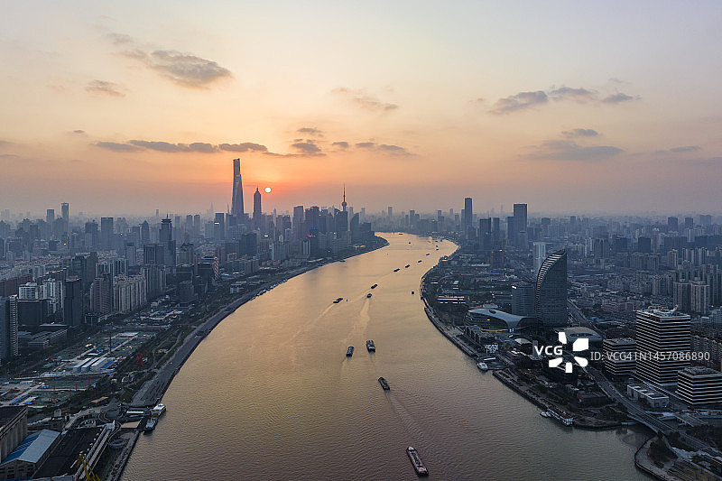 日落时分上海陆家嘴金融区鸟瞰图片素材