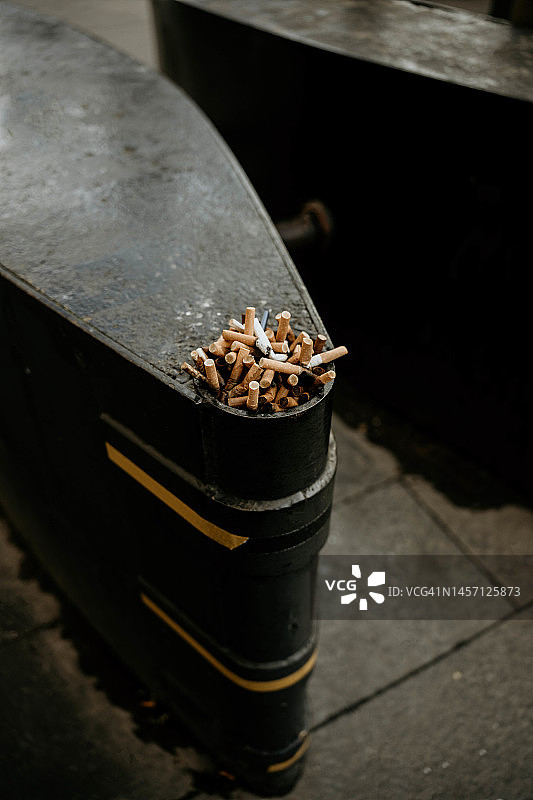 城市中的烟头素材图片素材