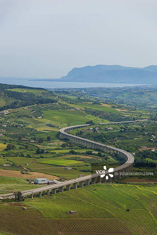 从剧院看到的塞格斯塔高速公路景观图片素材