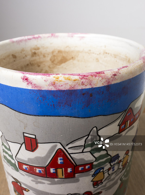 茶杯上的唇印图片素材