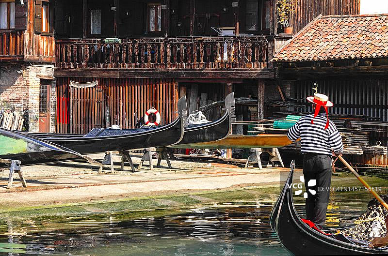 意大利威尼托威尼斯多尔索杜罗区圣特罗瓦索的贡多拉造船厂图片素材
