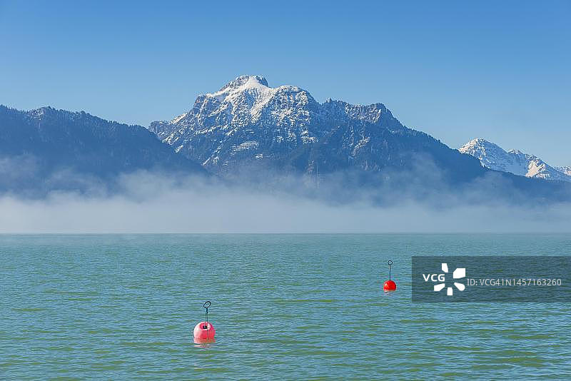 德国巴伐利亚福尔根湖清晨图片素材