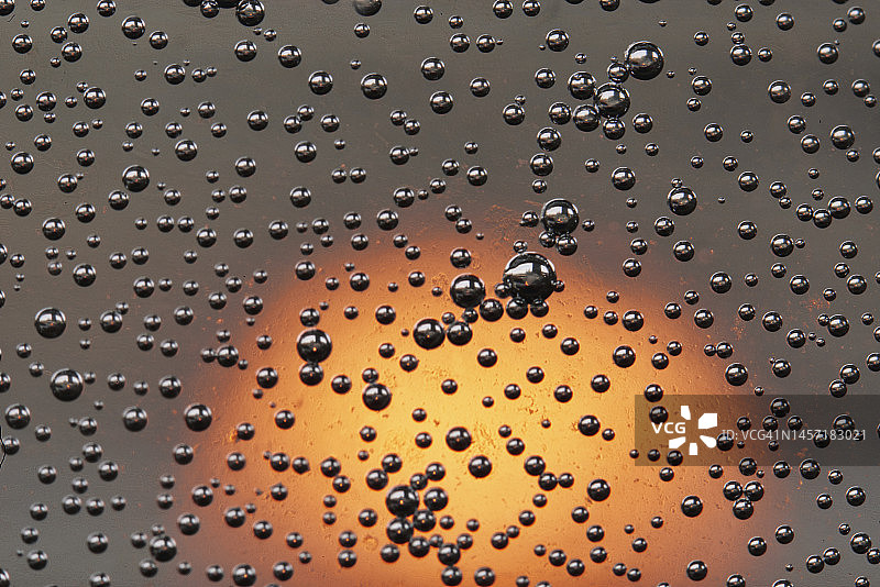 阳光下的气泡图片素材