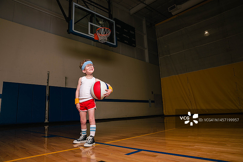 复古男孩篮球运动员图片素材