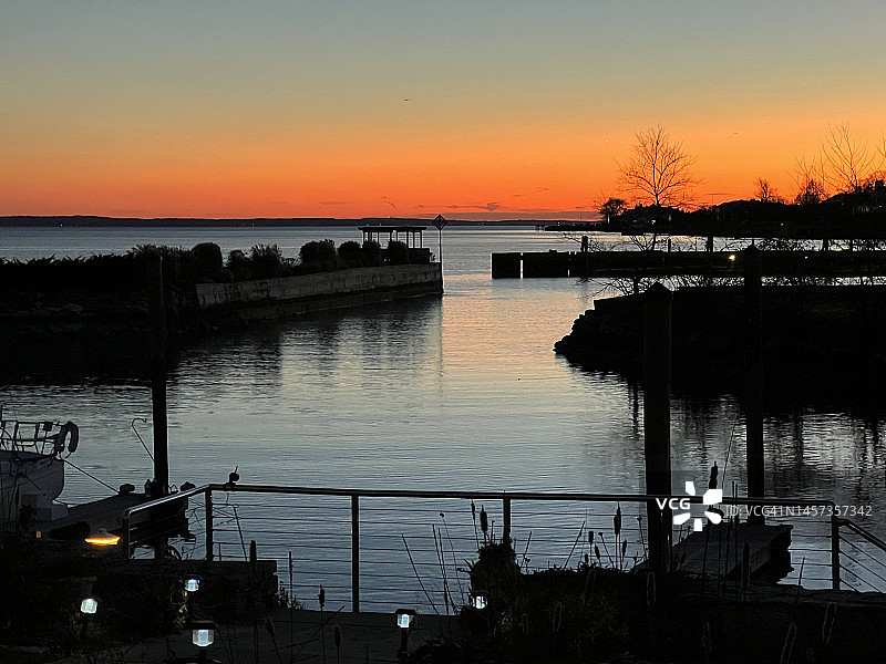 康涅狄格州人工泻湖的日落图片素材