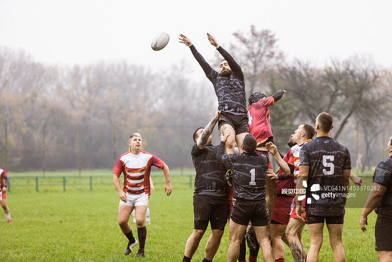 橄榄球争球图片素材