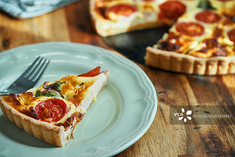 准备番茄洛林乳蛋饼图片素材