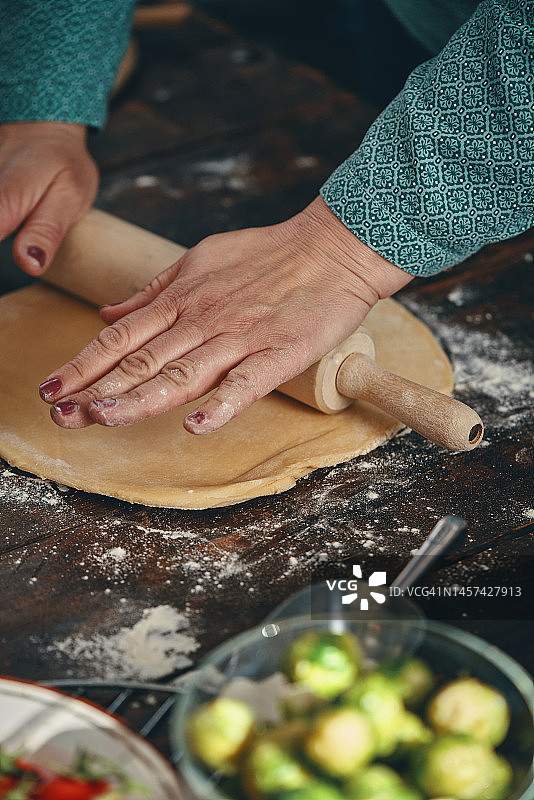 准备番茄洛林乳蛋饼图片素材