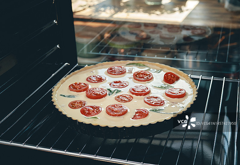 准备番茄洛林乳蛋饼图片素材