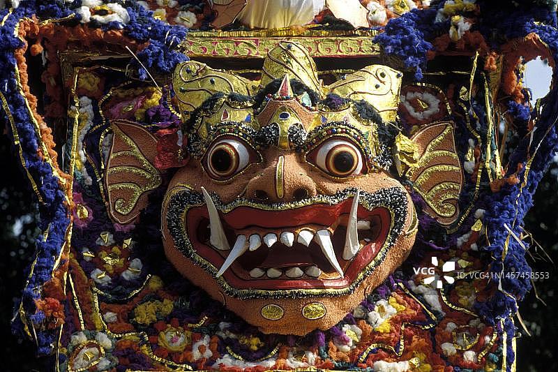 火葬仪式，焚化塔上的神话装饰，乌布村，巴厘岛，印度尼西亚图片素材