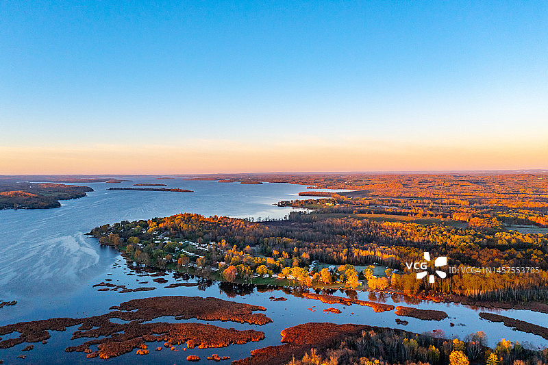 加拿大黑斯廷斯的空中米湖和特伦特河图片素材