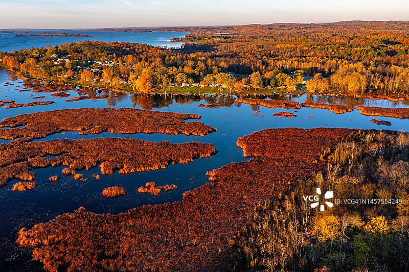 加拿大黑斯廷斯的空中米湖和特伦特河图片素材