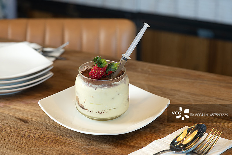 草莓巧克力意式奶冻图片素材