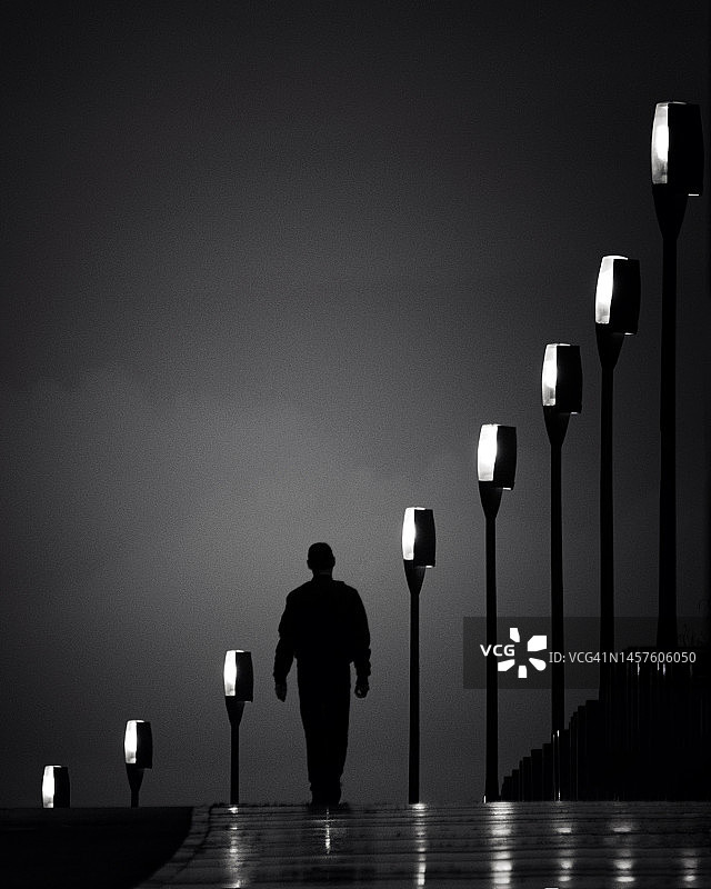 走进未知世界图片素材