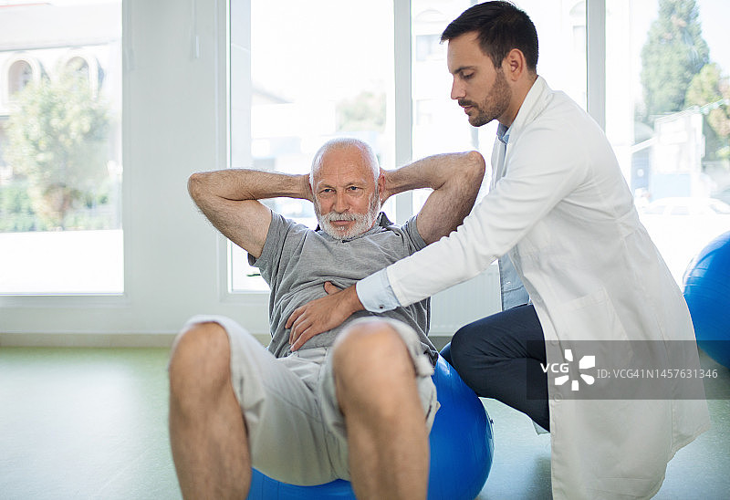 老年男性健康状况评估图片素材