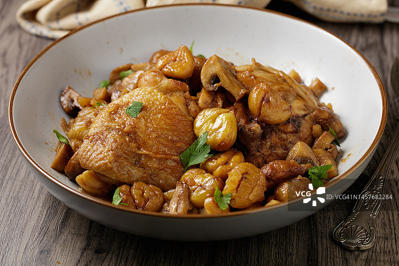 栗子炖鸡图片素材