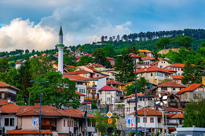 波斯尼亚和黑塞哥维那巴什卡尔西亚老城区的钟楼和古代商队驿站图片素材