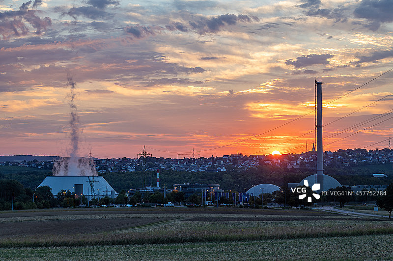 日落时分的核电站图片素材