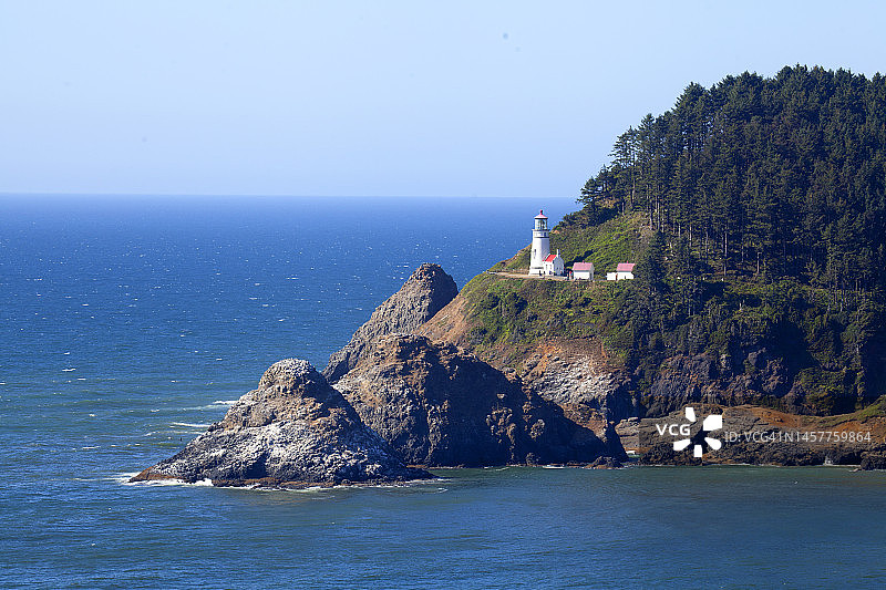 白天的灯塔图片素材