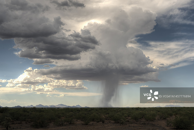 山区中的微爆图片素材