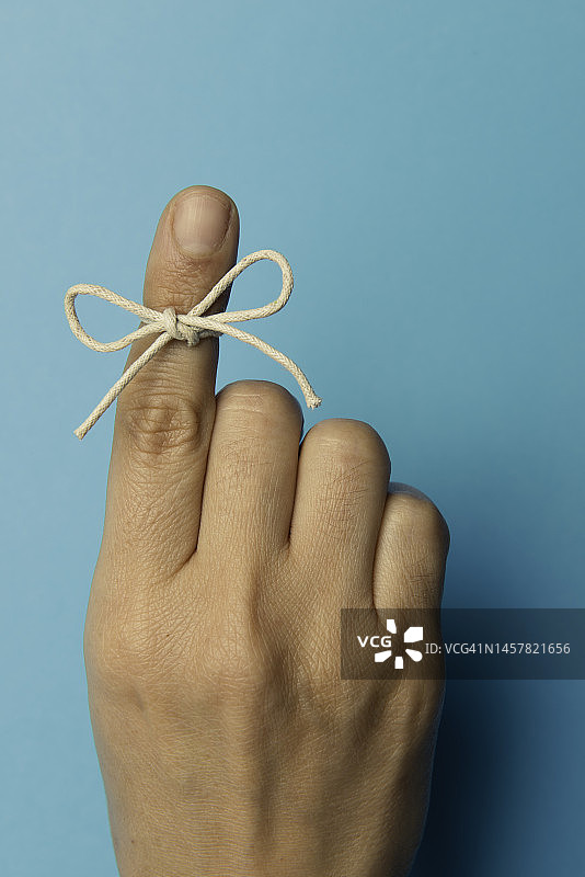 手指上系着绳子图片素材