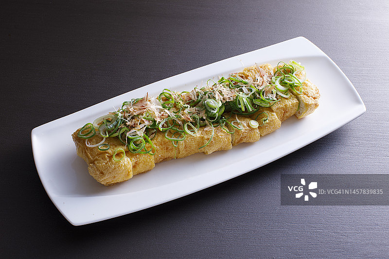 新泻县栃尾的大块油炸豆腐图片素材