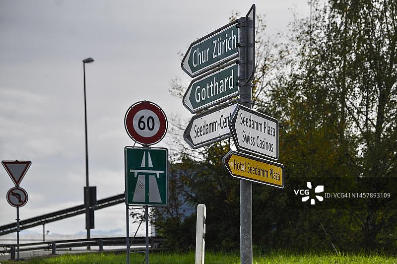 瑞士的指示牌和交通标志图片素材