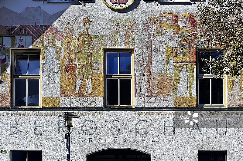 德国巴伐利亚阿尔高上斯多夫，带有壁画的老市政厅图片素材