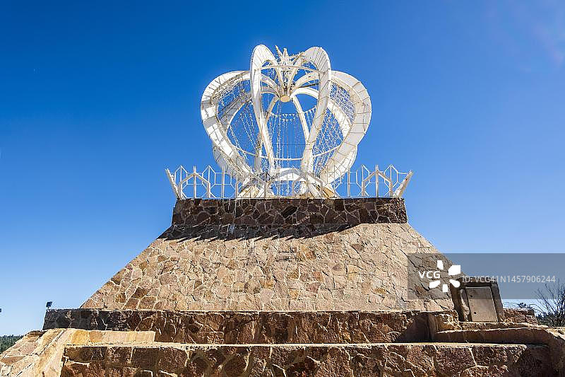 摩洛哥伊夫兰山区公园的皇家纪念碑图片素材