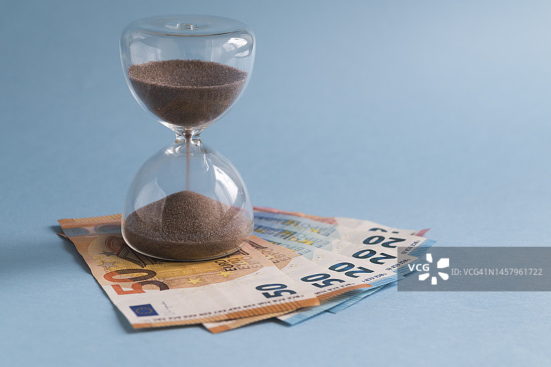时间就是金钱：经济与金融概念图片素材
