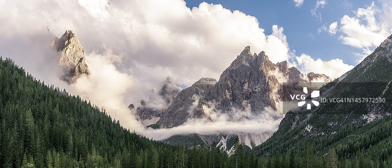 菲斯卡利纳山谷图片素材
