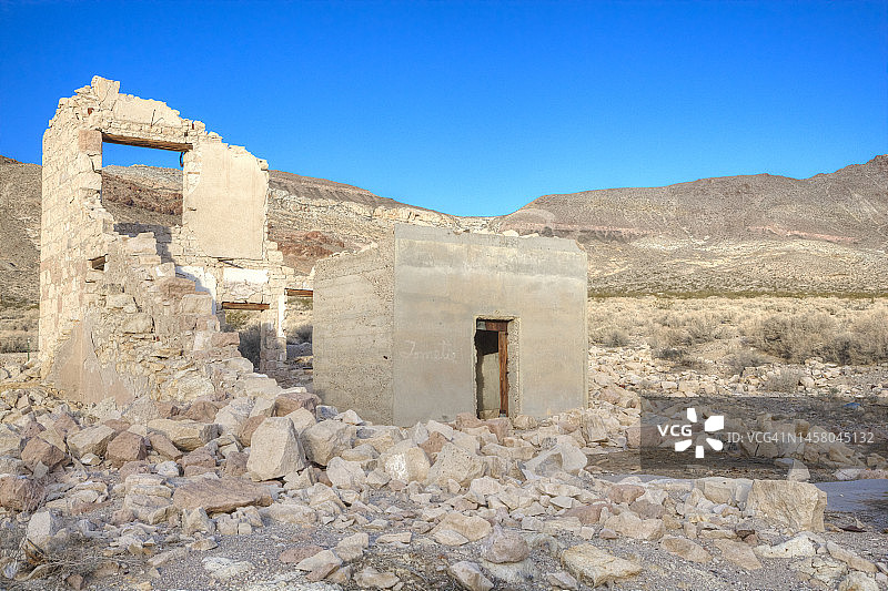 银行金库的混凝土废墟图片素材