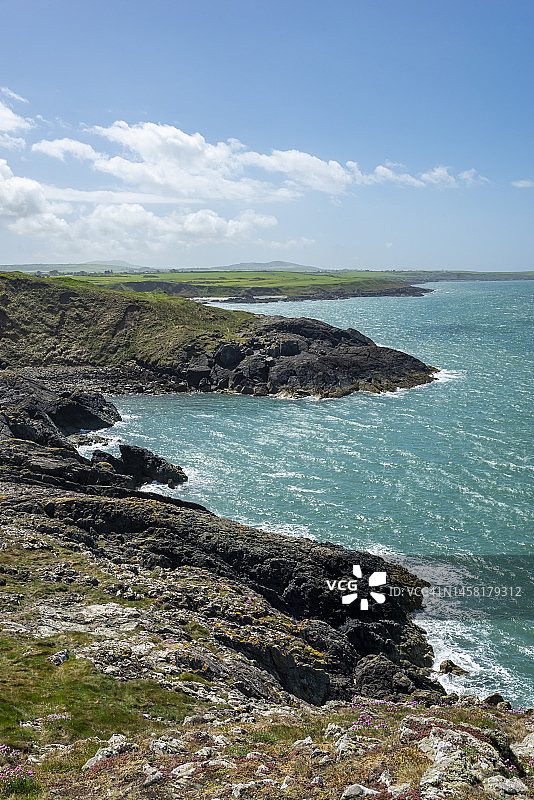 威尔士北部Lleyn半岛Porthdinllaen崎岖的海岸线图片素材