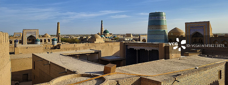 从乌兹别克斯坦西门瞭望塔看到的希瓦内城全景图片素材