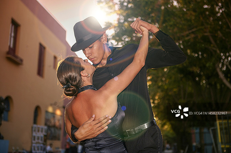 阿根廷情侣跳探戈图片素材