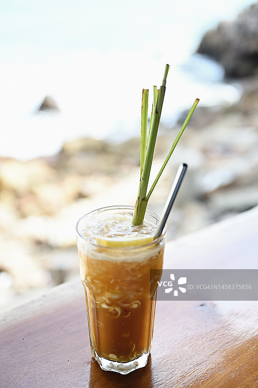 沙滩上的鸡尾酒图片素材