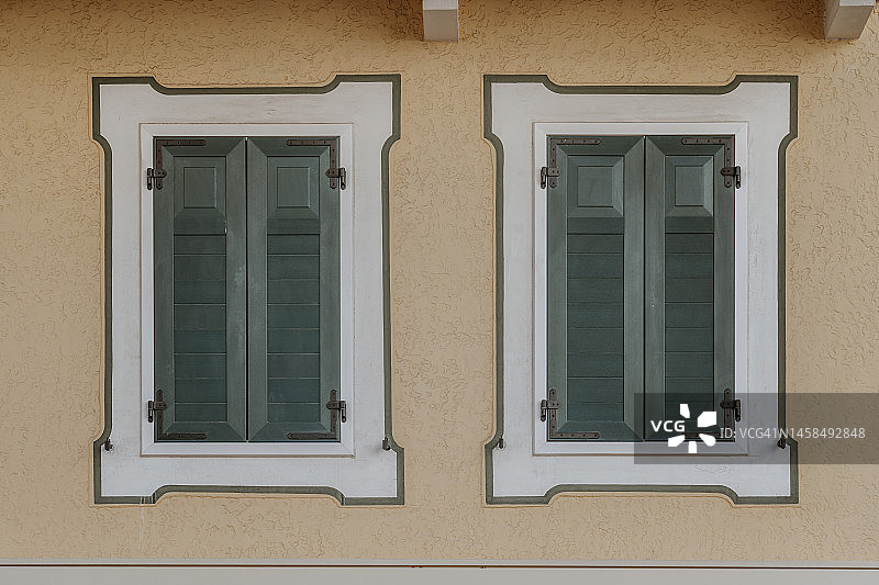 木窗与墙壁背景图片素材