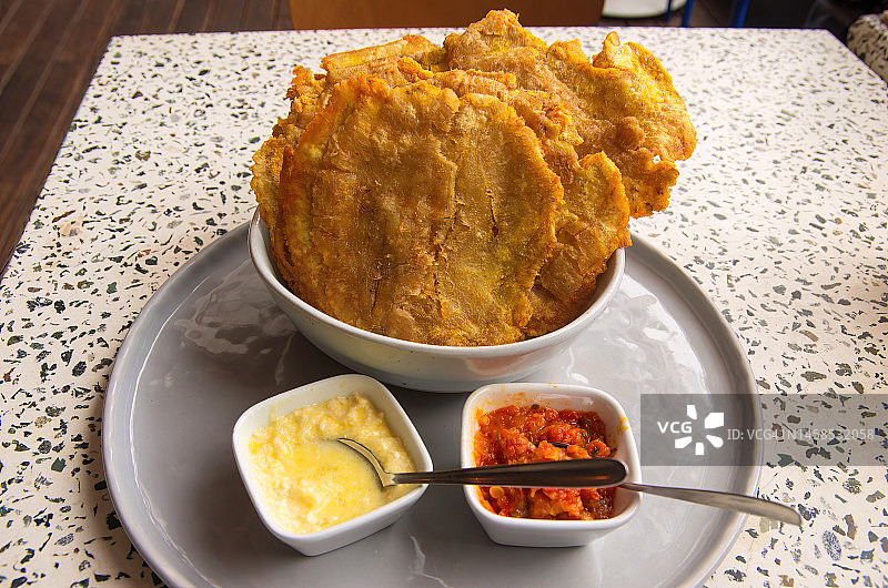 芭达康配以番茄葱莎莎和凝乳图片素材