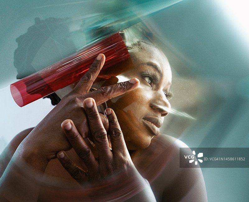 年轻女性的概念肖像图片素材