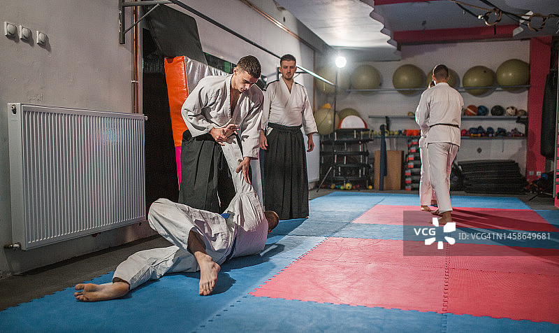 拳击比赛中的近身搏斗图片素材