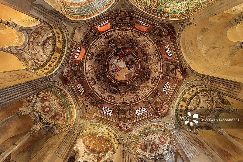 拉文纳圣维塔莱大教堂，意大利图片素材