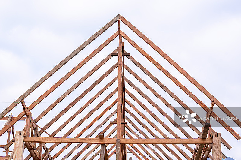 屋顶木结构施工图片素材