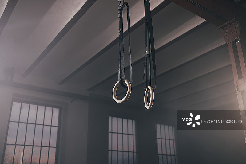 空旷的健身房一角图片素材