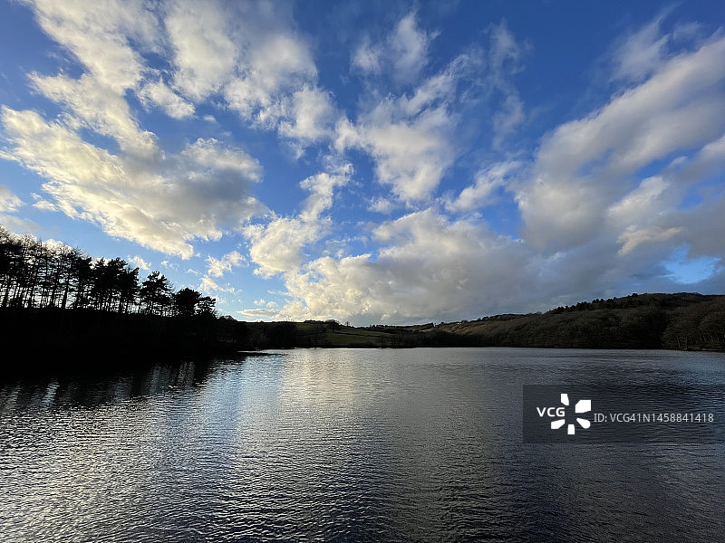 英国德比郡切斯特菲尔德的林克尔水库图片素材