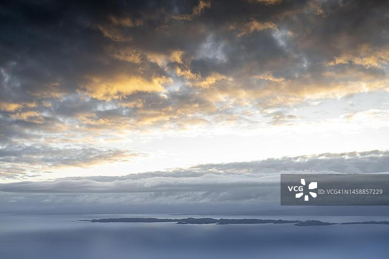 苏格兰斯凯岛特罗特尼什高地海岸日出，英国图片素材