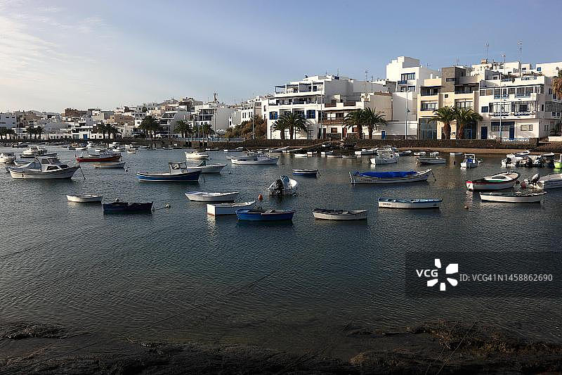 西班牙兰萨罗特岛阿雷西费的旧渔港图片素材